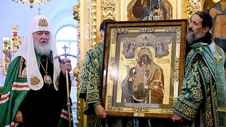 Патриарх Кирилл передал монастырю икону, которую Церковь получила по указу Путина