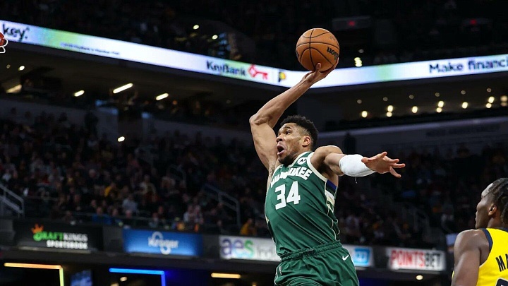 Яннис Адетокунбо пропустит несколько недель из-за травмы