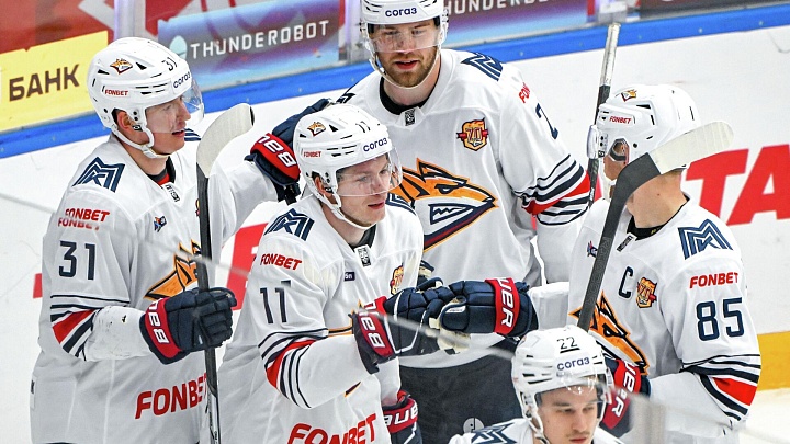 "Металлург" обыграл СКА в матче регулярного чемпионата КХЛ